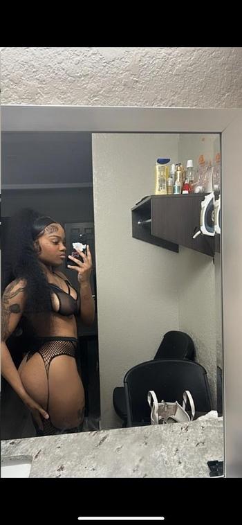 Lynn, 22  female escort, Montgomery