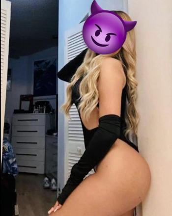 Antonella, 25  female escort, Montgomery